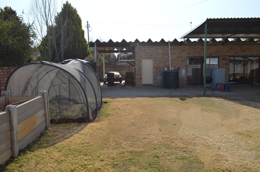 4 Bedroom Property for Sale in Flamwood North West